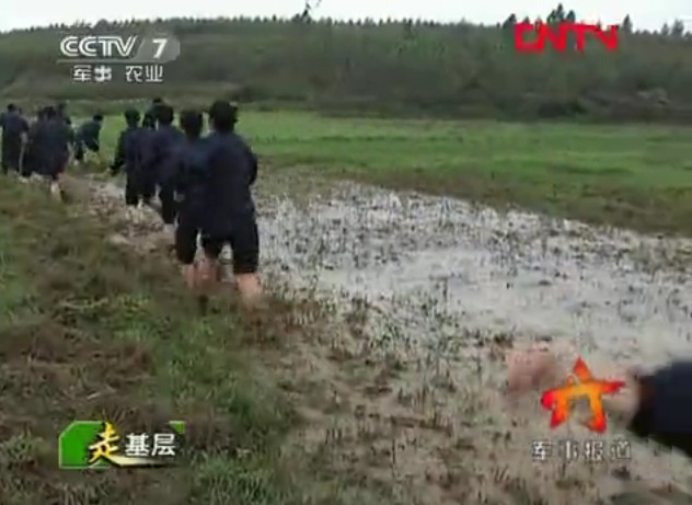 看我<em>特种女兵</em>魔鬼训练_军事_环球网