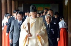 日80议员参拜靖国神社