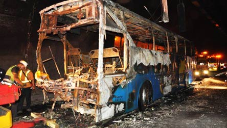 台湾雪山隧道发生最严重车祸 隧道浓烟滚滚众人弃车逃命