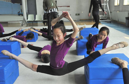 中国女子体操选手的恐怖训练课_海外看中国_环