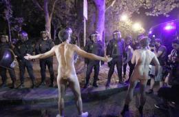 西班牙裸男上阵反紧缩