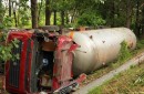 杭州危化品运输车翻车