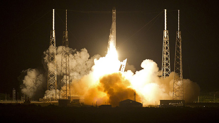 美首艘私营商业飞船发射成功 将向国际空间站运送物资