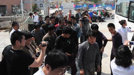 28名被朝鲜扣留13天中国渔民顺利回到大连