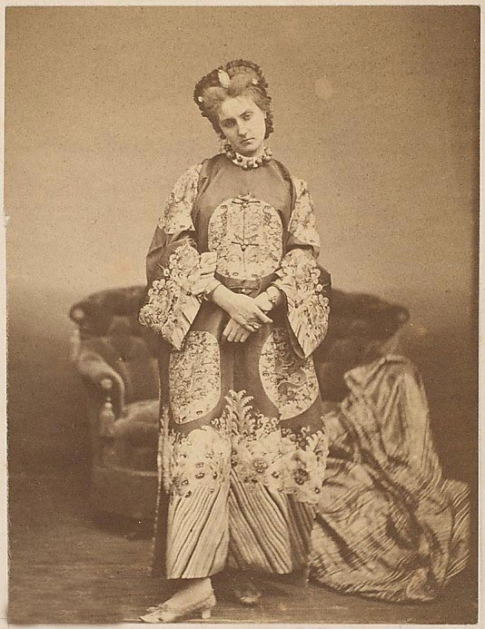 穿<em>清朝</em>官服的外国<em>女人</em>_历史_环球网