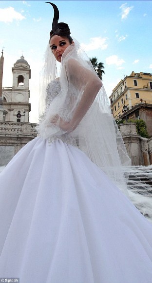意大利设计师_意大利婚纱设计师(2)