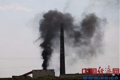 河北峰峰矿区焦化污染肆虐 环保局坐视烟尘四