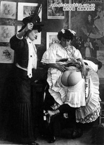 这是一组西方美女<em>被打</em>pp的老照片