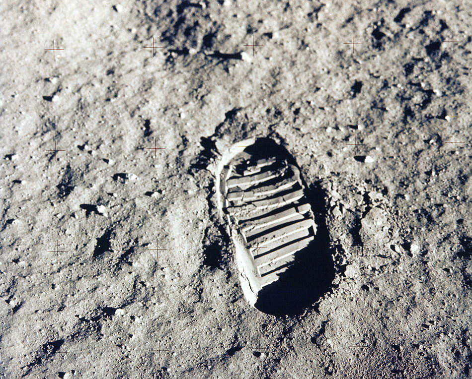 人类第一次登月的第一个脚印