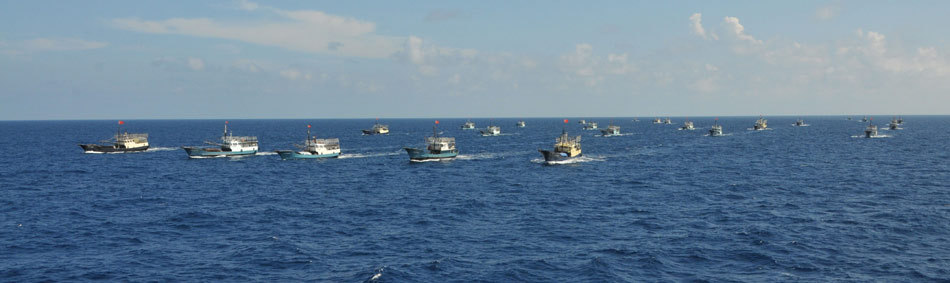 海南捕捞船队变换阵形，呈传统军阵形，先锋、左右军、中军、殿军俱全。