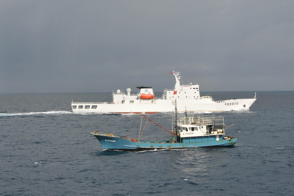 渔政310早已提前赶到，执行护渔任务。