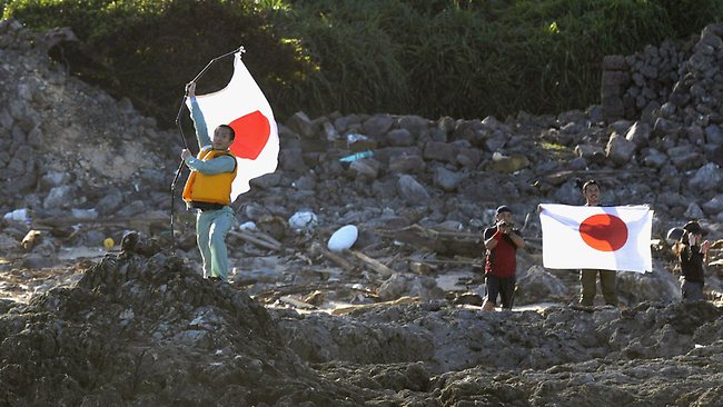 8月19日上午，日方在钓鱼岛非法举行“纪念仪式”图
