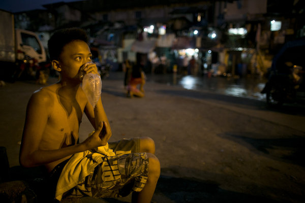 菲律宾马尼拉人口膨胀 三成居民生活堪忧 [组图