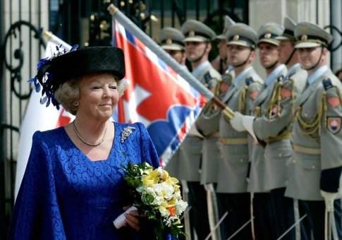 dnf王室陵墓_各国王室收入(3)