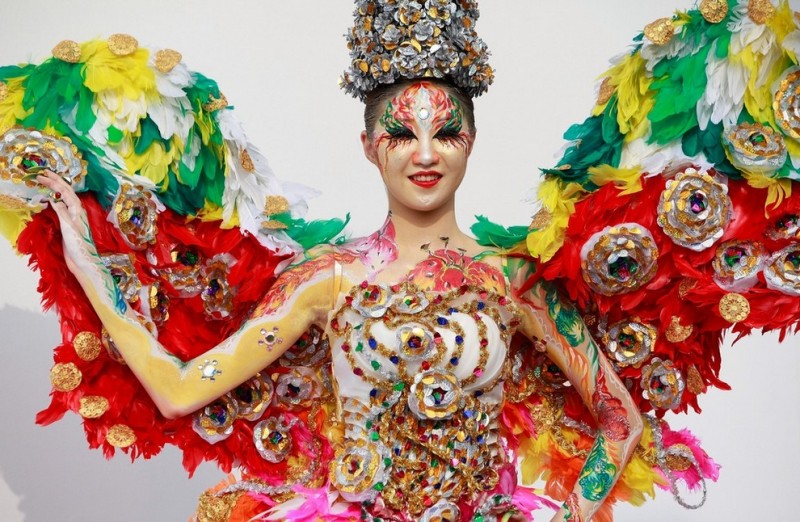 人体彩绘节图片