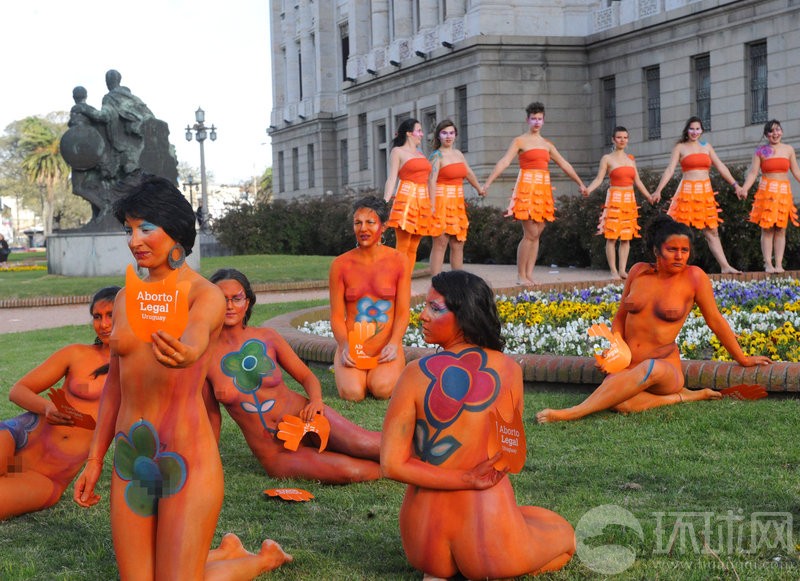 乌拉圭<em>妇女</em>裸体支持<em>堕胎</em>合法化_图片_环球网