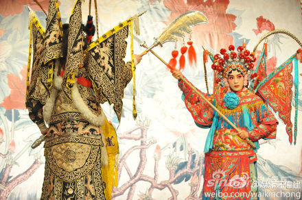 《名媛望族》 黑丝诱惑图片