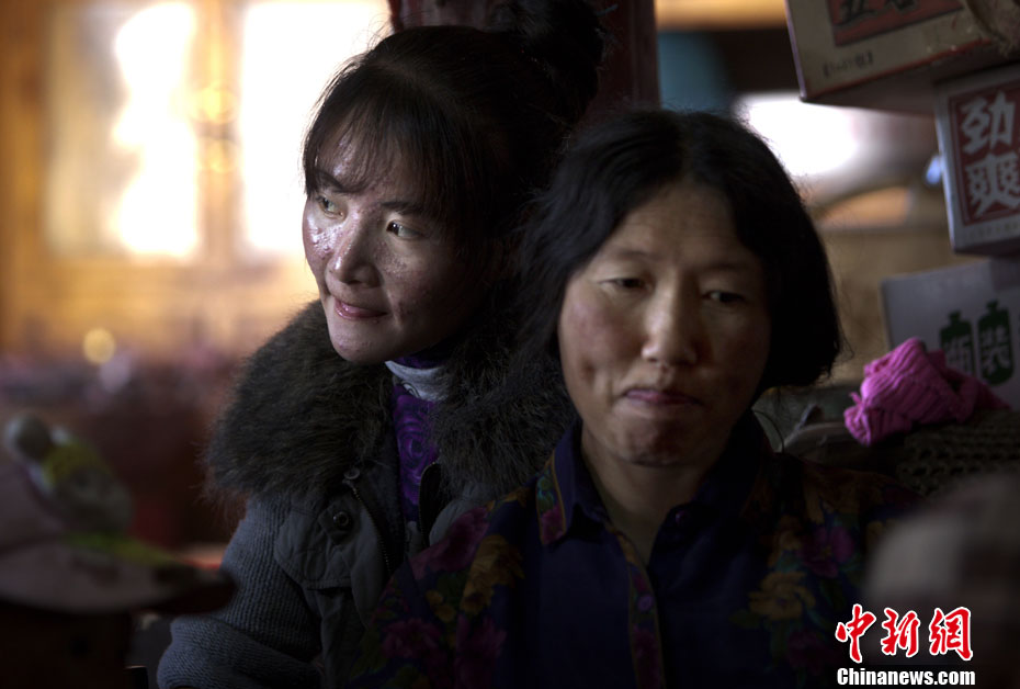 图片故事:藏族女孩白玛的第一双高跟鞋