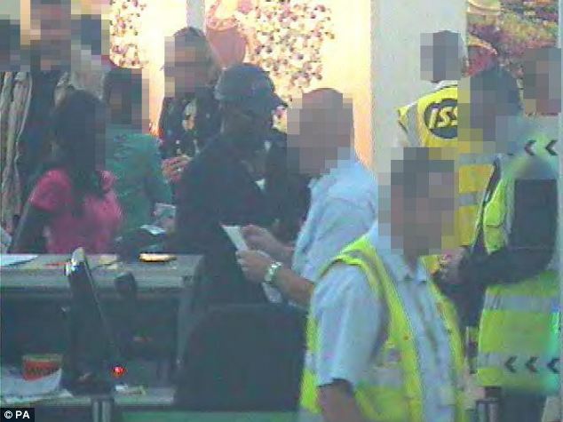 非洲男子强奸并<em>贩卖女孩</em>卖淫被捕_图片_环球