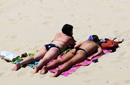 澳洲邦迪海滩 比基尼少女最爱的裸晒地(图)