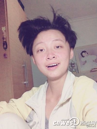 鬼脸妹子走红图片
