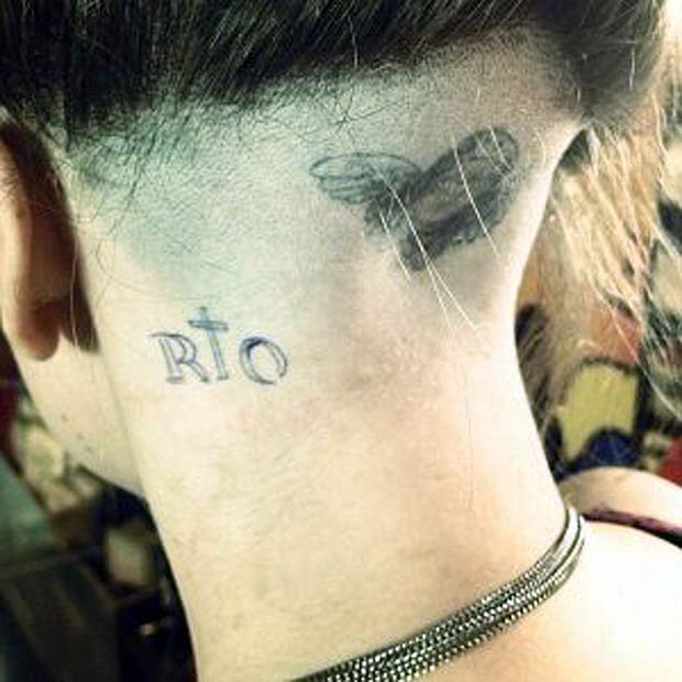 Gaga秀颈部新纹身里约 感激巴西粉丝