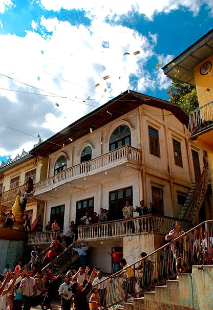 缅甸翡翠手镯_缅甸人均收入