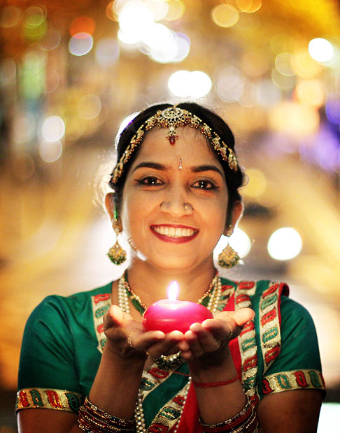 印度人庆祝排灯节 营造奇幻灯世界 - 滚动新闻