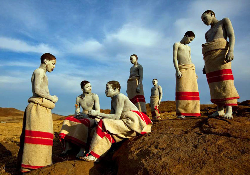 各地彪悍<em>成人</em>礼_国际新闻_环球网