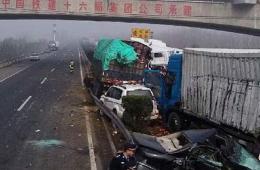 京沪高速车祸数十死伤