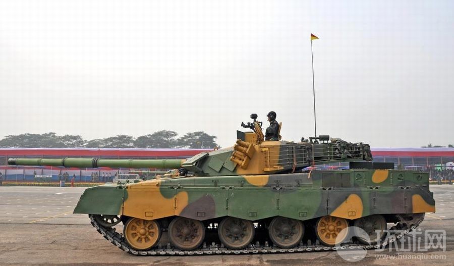 MBT2000主戰坦克參加孟加拉國閱兵