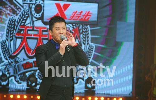 杨钰莹与毛宁上综艺节目 牵手献唱经典老歌