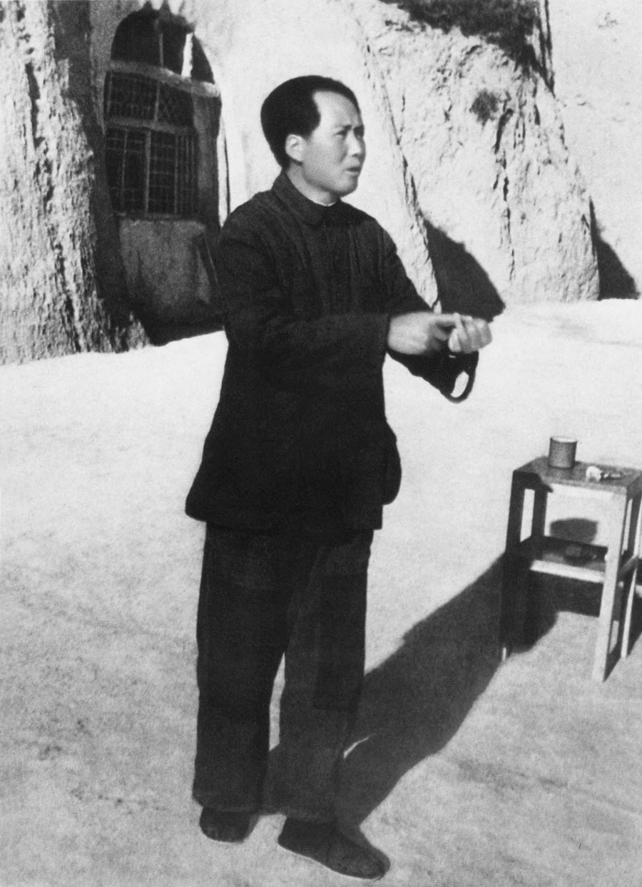 1938年，毛泽东对中央机关组织的考察团作具体指示。