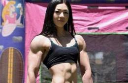 韩国身材健硕女教练走红网络