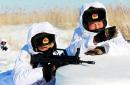 解放军配发新型雪地伪装服