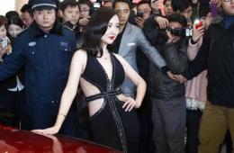 干露露焦作当车模红唇爆奶雪乳诱人