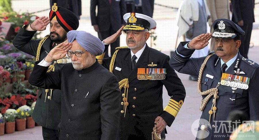 印总理辛格和印度陆海空三军参谋长
