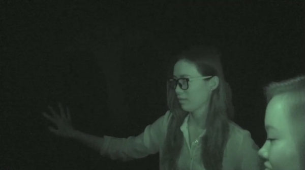 梦魇与心灵的对话，解析梦见自己活着的妈妈死不瞑目的深层含义