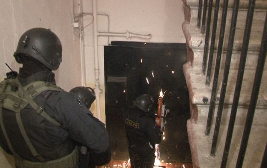 俄警方查获一民宅<em>军火</em>库 其室内挂有纳粹旗_