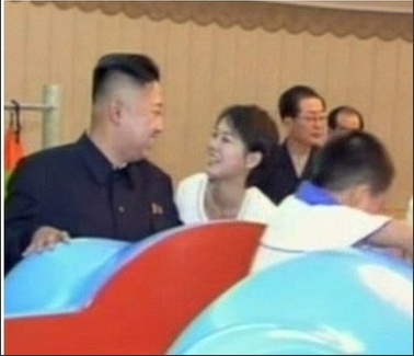 金正恩后面的是<em>贴身</em>女<em>保镖</em>?