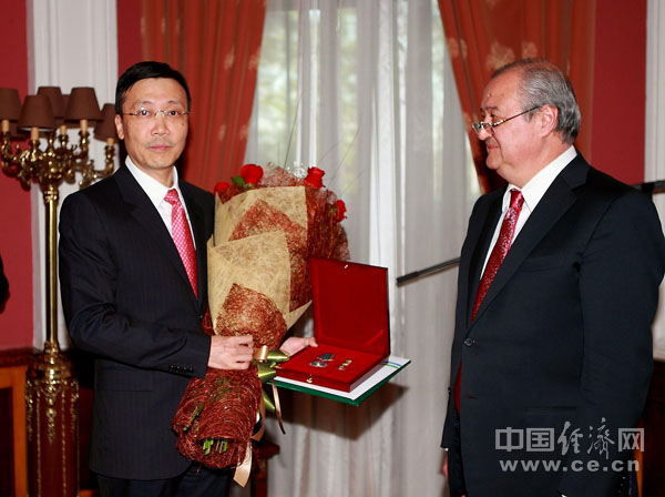 中国驻乌兹别克斯坦大使张霄获乌国家 友谊 勋章