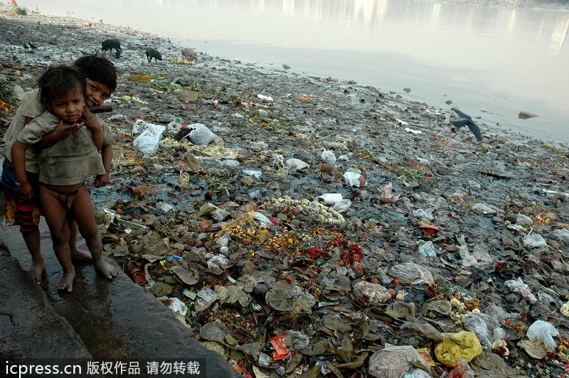 世界污染最严重的圣河:印度恒河