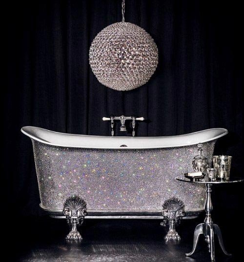 英国水晶浴缸镶2.2万颗白水晶价值142.6万
