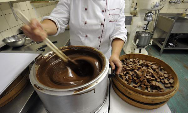 逛瑞士最牛的巧克力店 能做世界最好吃的黑巧克力