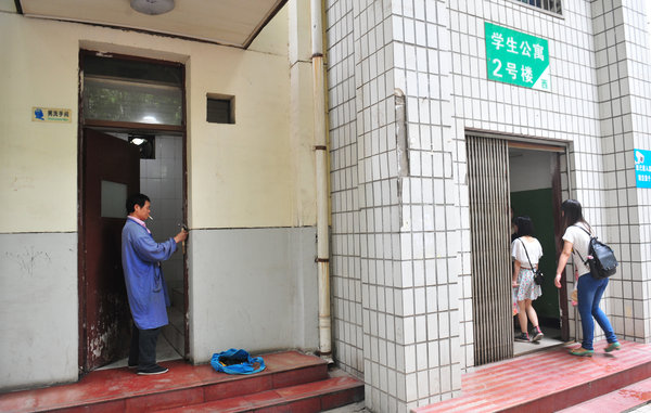 西安一高校<em>女厕</em>半年内频遭偷拍