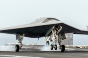抓紧练:X-47B再玩触舰复飞