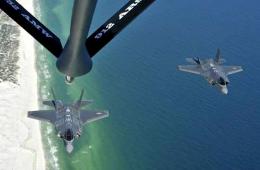 F35战机迈阿密海岸空中加油