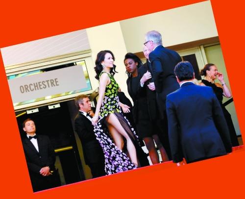 一种关注单元评审章子怡亮相时一身高