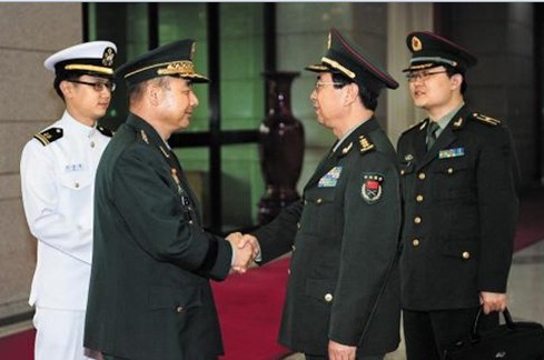 韩国联合参谋本部议长郑承兆(左起第二位)4日