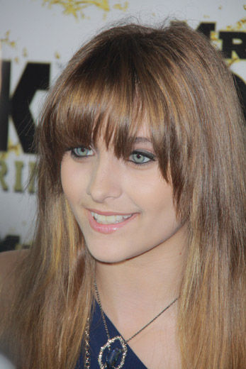 迈克尔·<em>杰克逊</em>之<em>女</em>洛杉矶接受长期精神治疗_